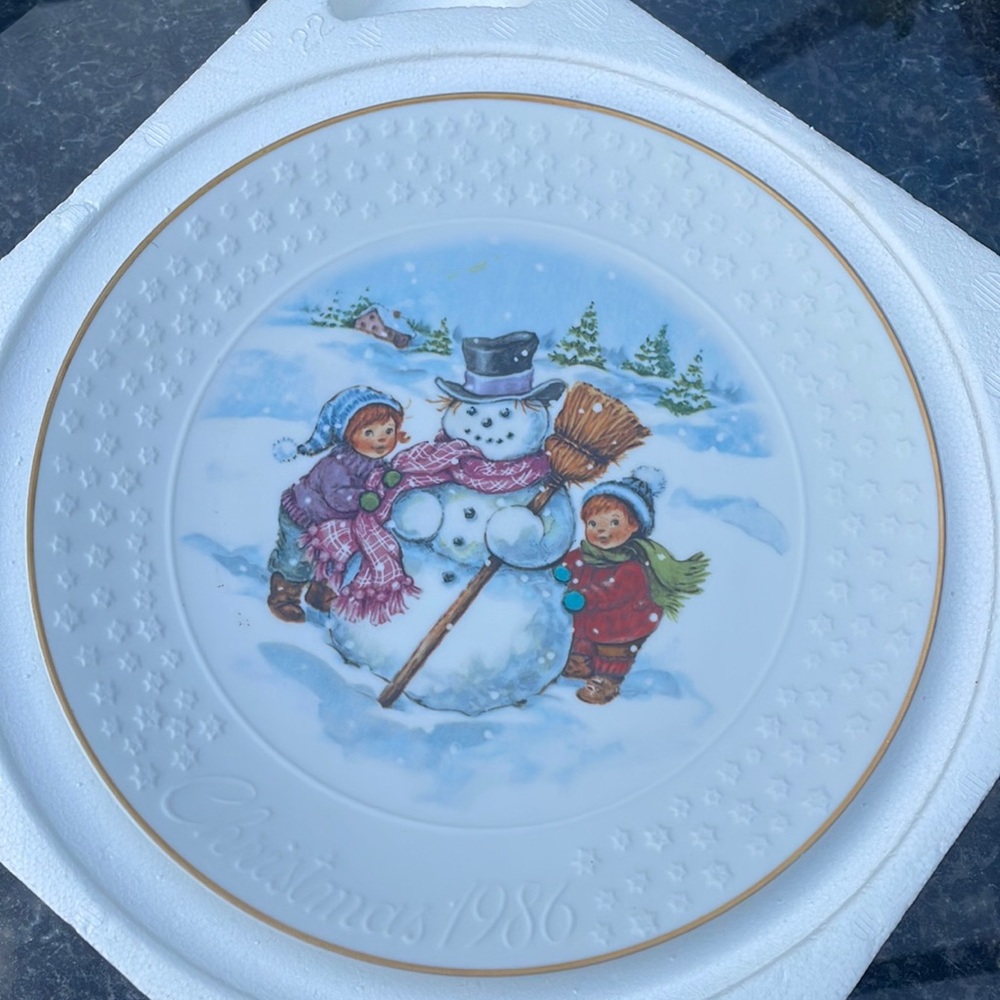Avon A Childs Christmas 1986 trimmed in 24K gold!  mint! 38 years old never used